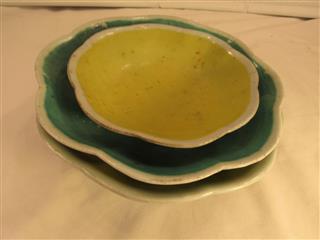 ANTIQUE SET OF 3 MADE IN CHINA HAND PAINTED SCALLOPED BOWLS